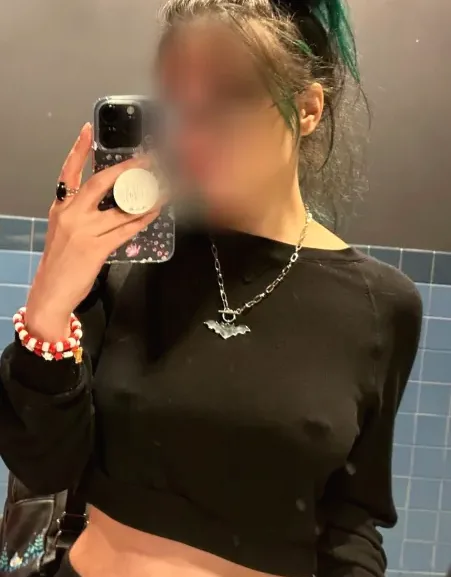 Carina, 28