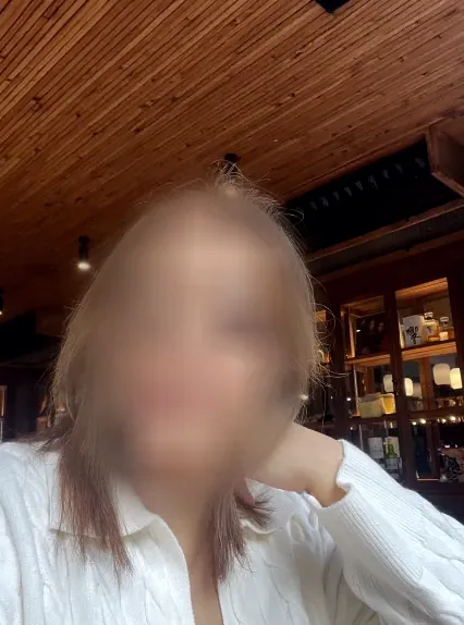 Emina, 40