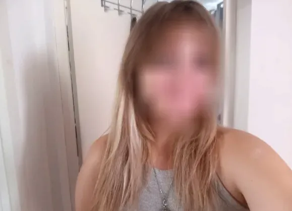 Julia, 20