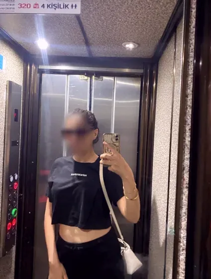 Julia, 33