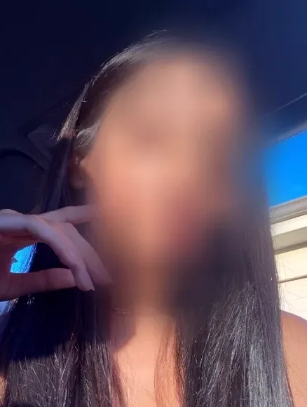 Larissa, 20