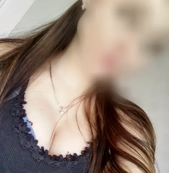 Larissa, 26