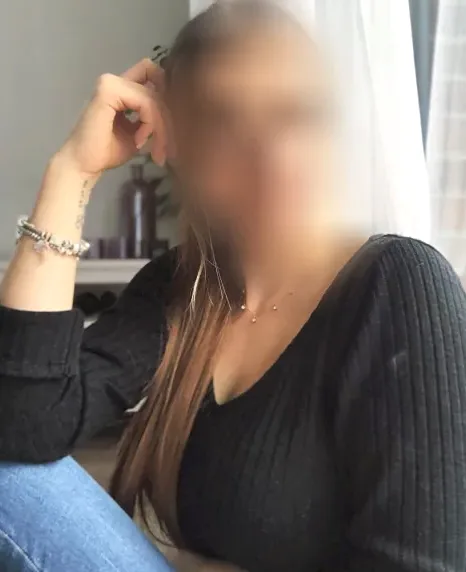 Manuela, 30