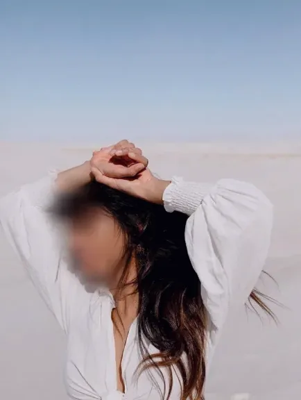 Manuela, 36