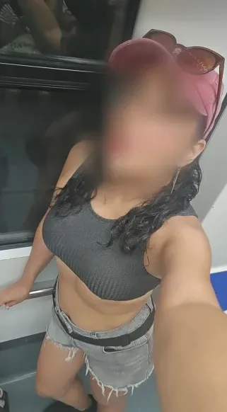 Nadine, 37