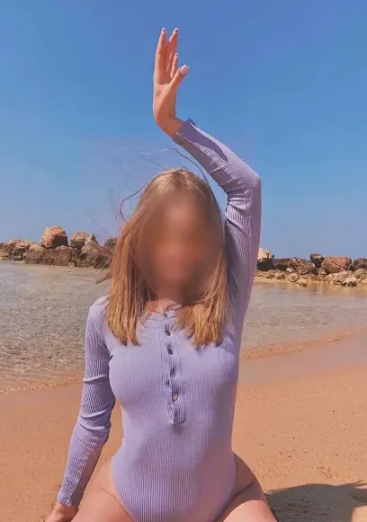 Rosa, 27