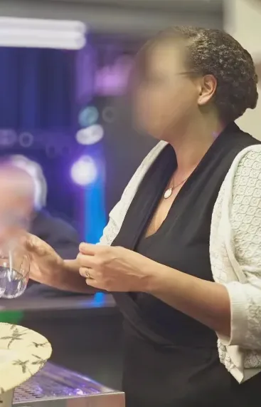 Sabine, 37